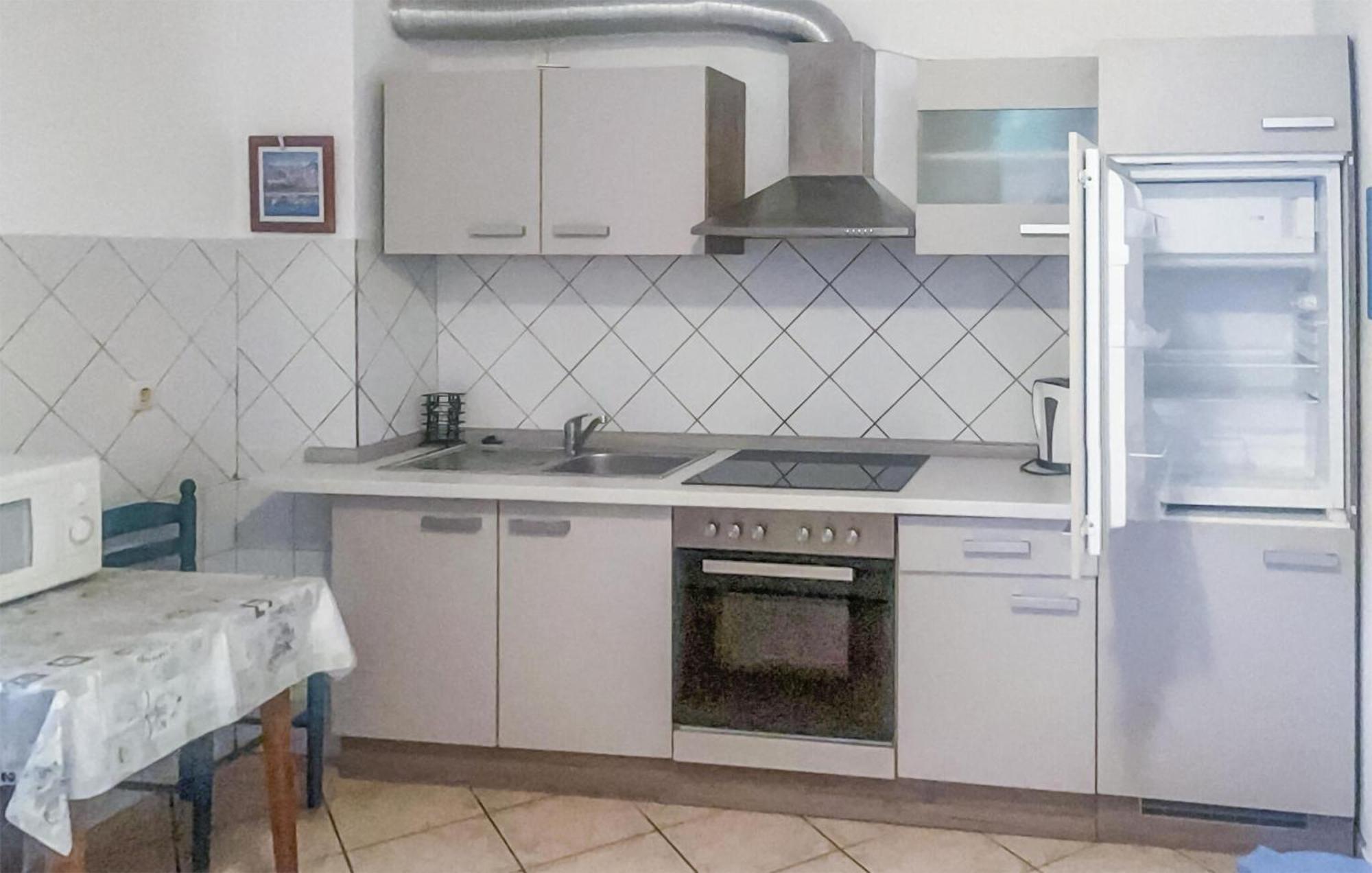 Awesome Apartment In Njivice With Kitchen 외부 사진