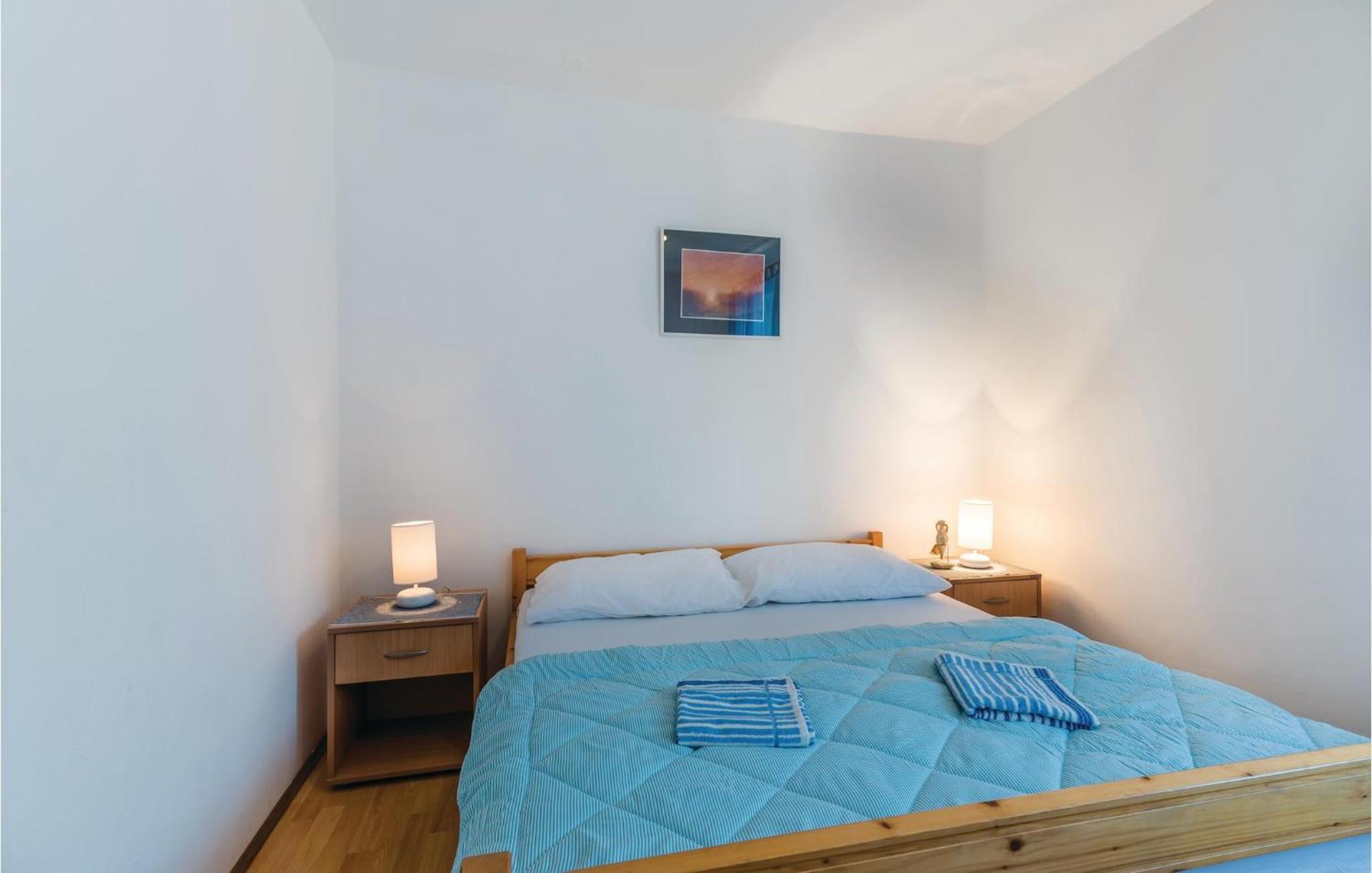 Awesome Apartment In Njivice With Kitchen 외부 사진
