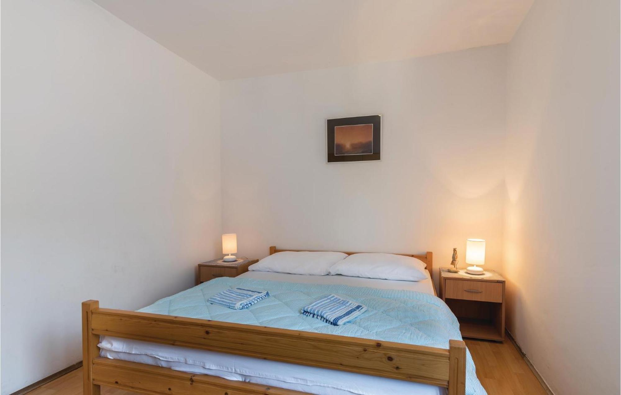 Awesome Apartment In Njivice With Kitchen 외부 사진