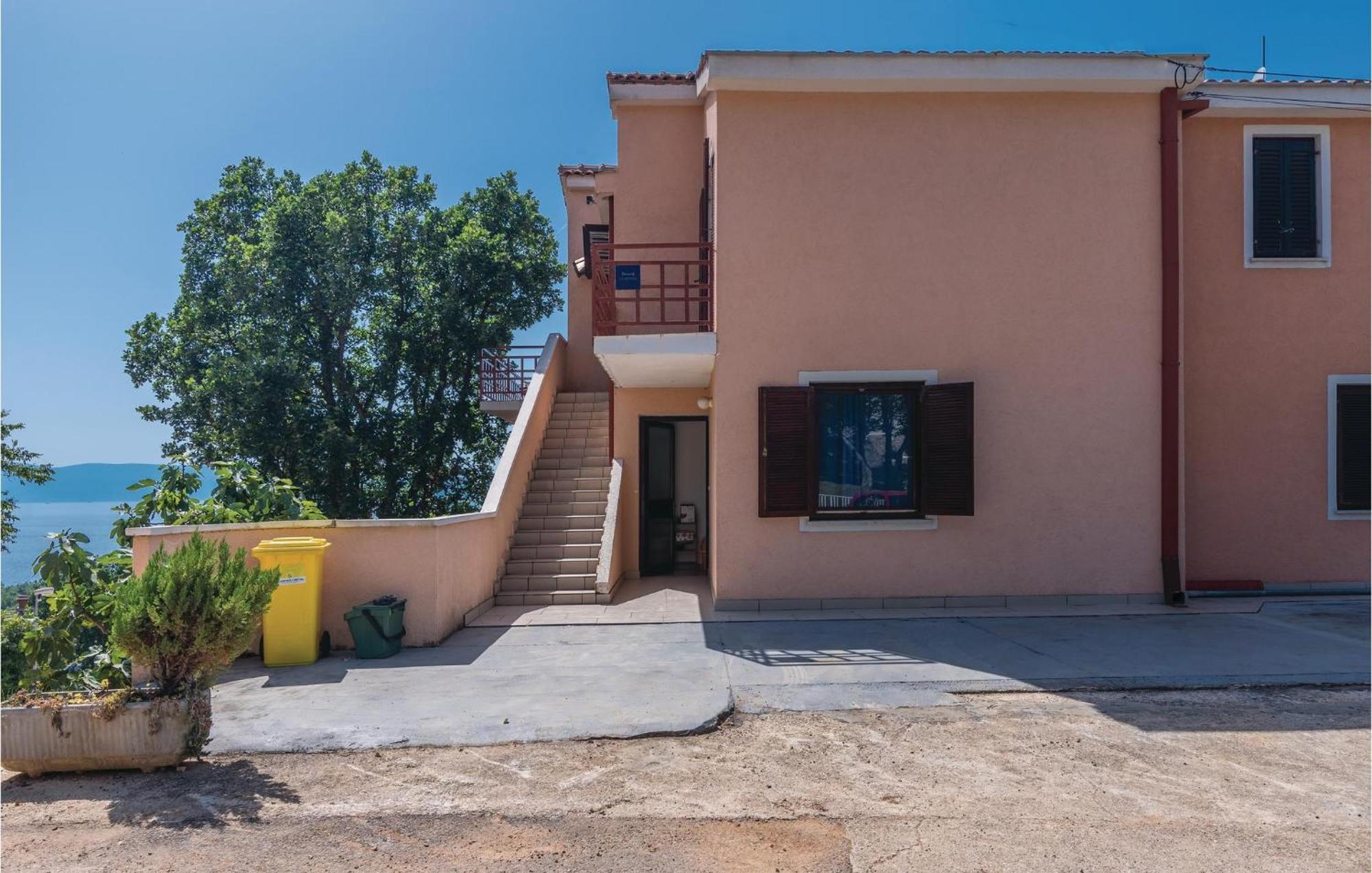 Awesome Apartment In Njivice With Kitchen 외부 사진